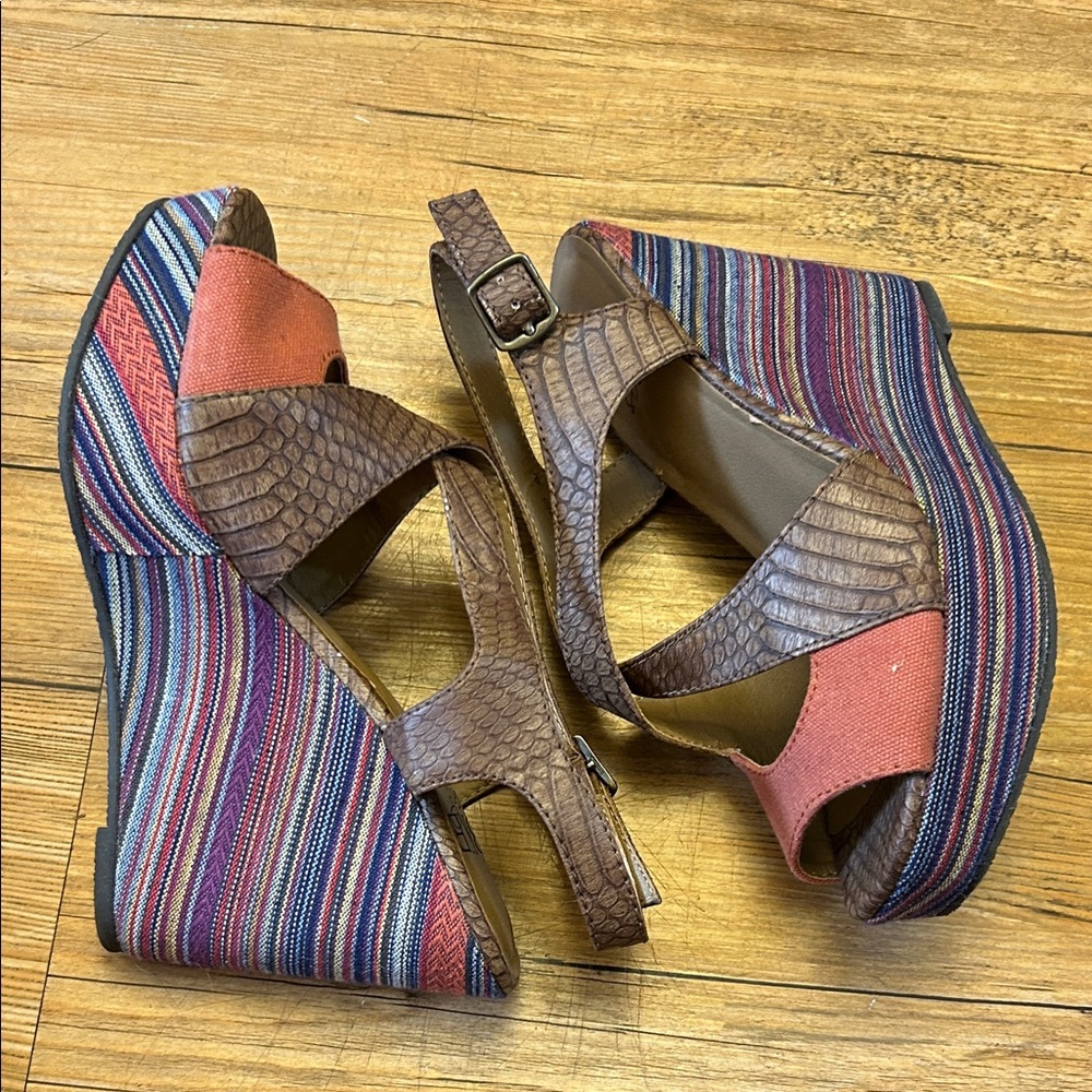 BKE Women's Brown and Pink Wedges Size 6